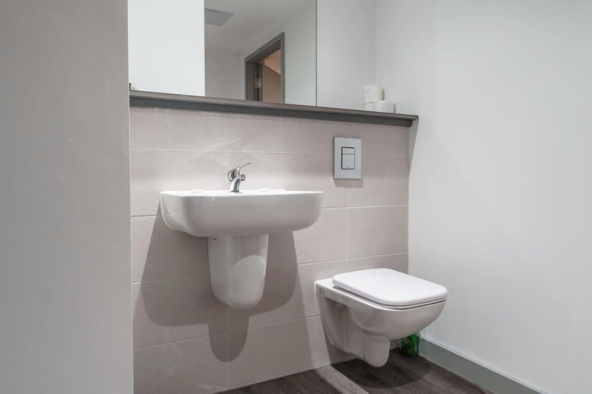 Modern 1 Bed Apartment In Liverpool Centre Εξωτερικό φωτογραφία